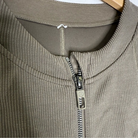 Lululemon Softstreme Ribbed Full Zip Cropped Jacket Size 6 - Picture 4 of 6